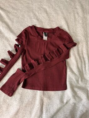 Windsor Women’s Ribbed Cutout Sleeve Top - Burgundy